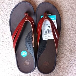 NWT Reef Pacific Joy Dark Brown Sandals - Size 9